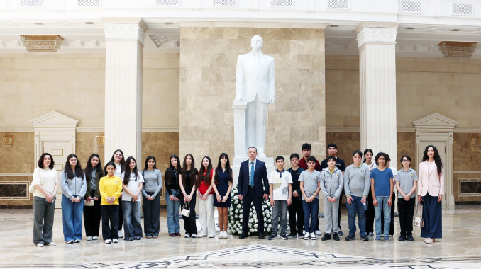 Şagirdlər “Açıq qapı” günü münasibətilə Ali Məhkəmədə olublar