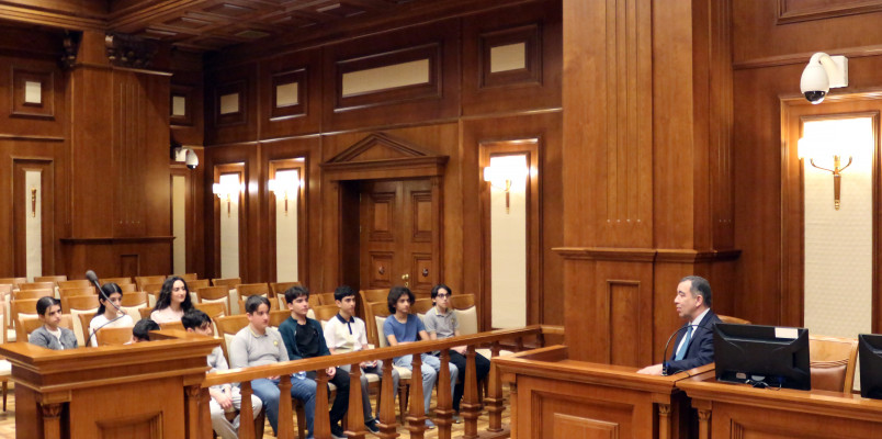 Şagirdlər “Açıq qapı” günü münasibətilə Ali Məhkəmədə olublar