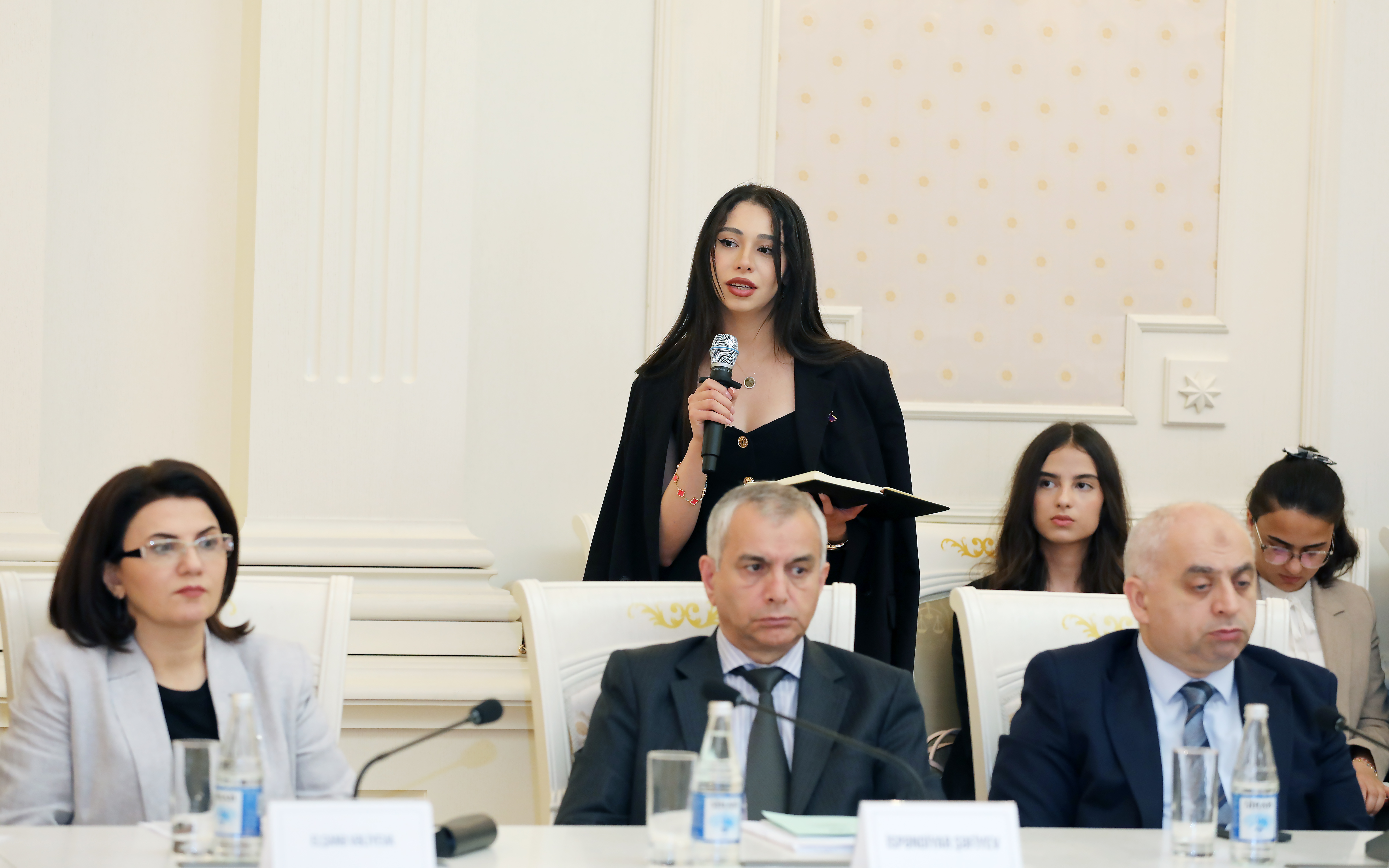 Ali Məhkəmədə etimad hüququnun qorunması və inzibati praktikada bərabər yanaşma məsələləri müzakirə olunub